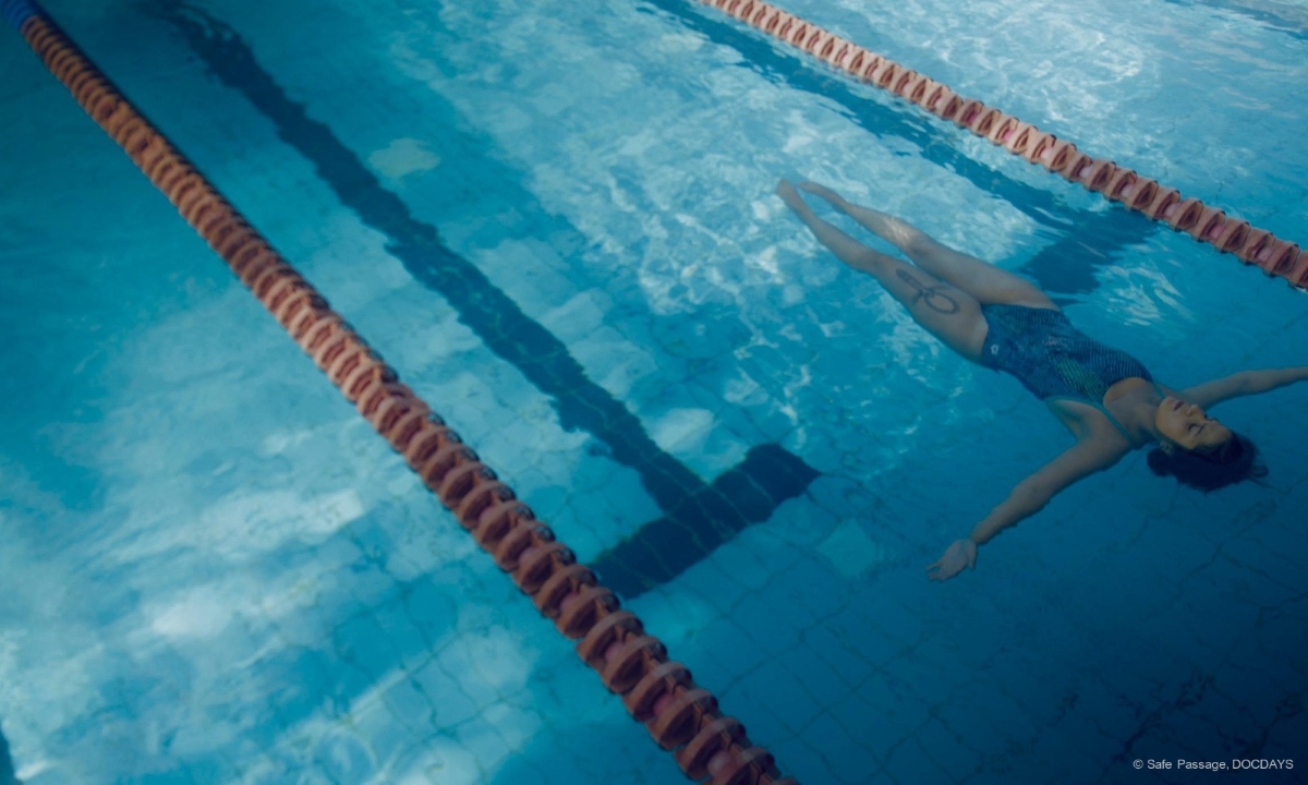Filmstill aus "Die Freischwimmerin" © Safe Passage, DOCDAYS