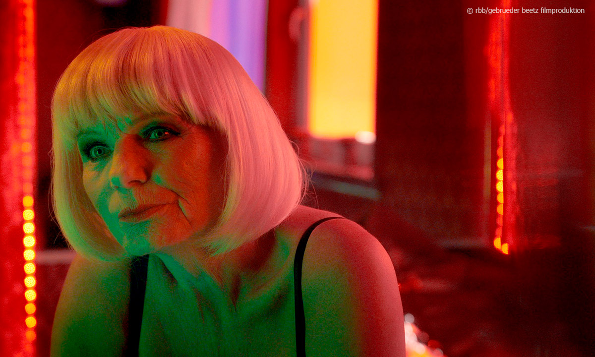 Sexworkerin auf dem Hamburger Kiez, Filmstill aus der Serie "Reeperbahn Special Unit 65" (gebrueder beetz/rbb)