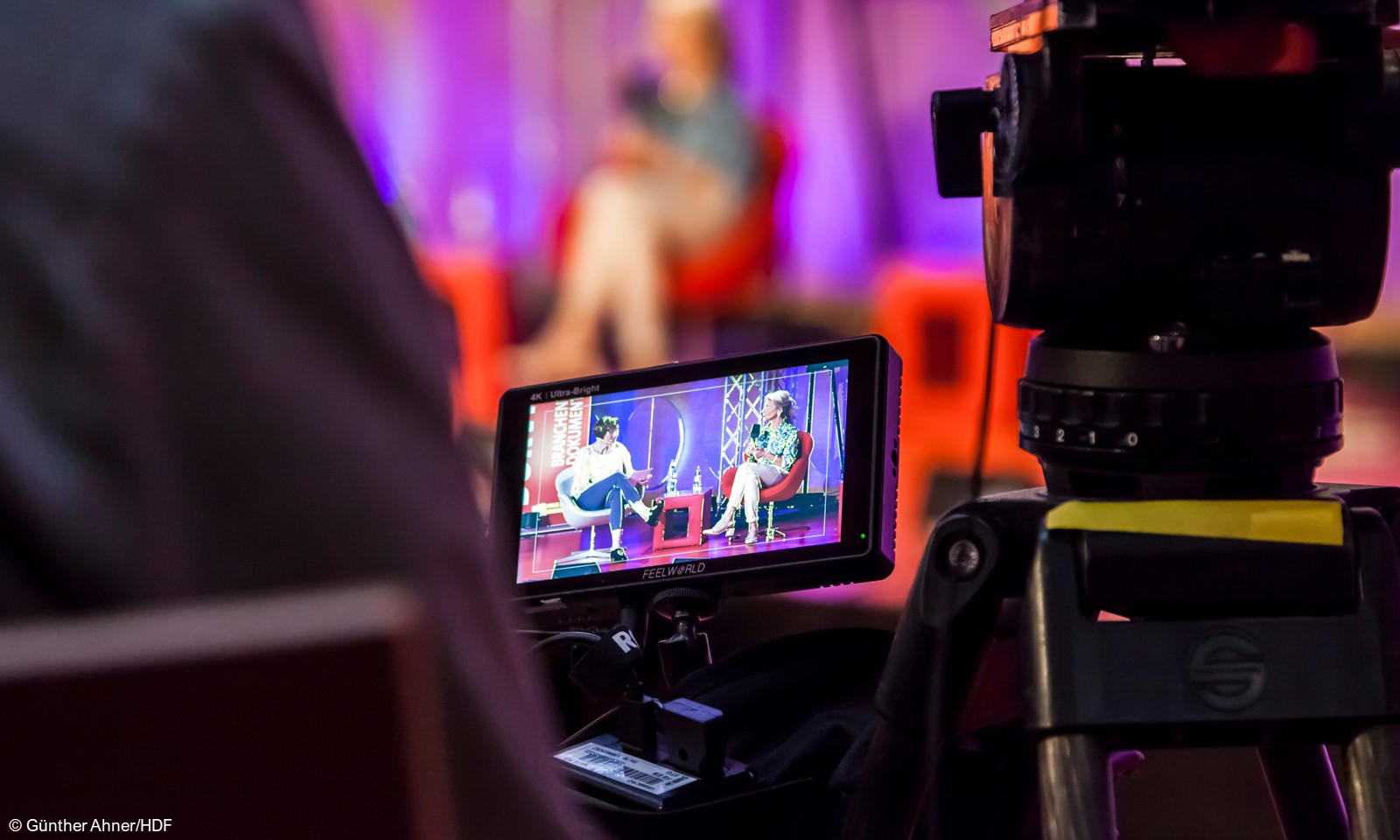 Fleißige Kamerafrauen und -Männer am Werk