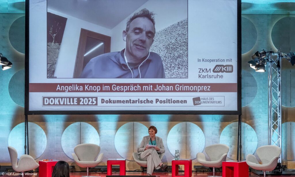 Johan Grimonprez  (Regisseur und Medienkünstler) und Angelika Knop (Moderatorin)