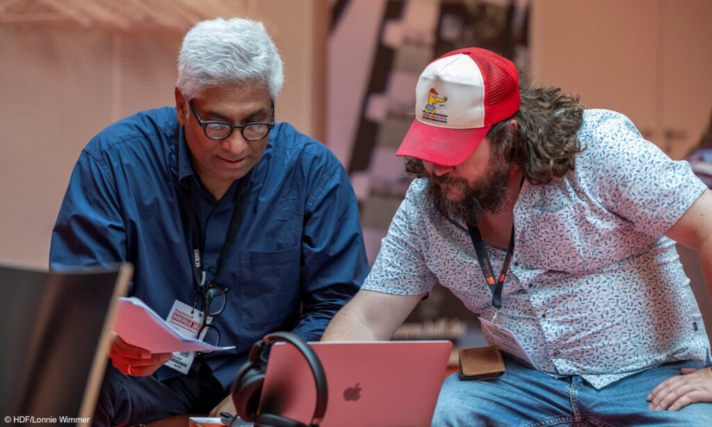 Pitchende und Redakteur:innen beim Speed-Dating