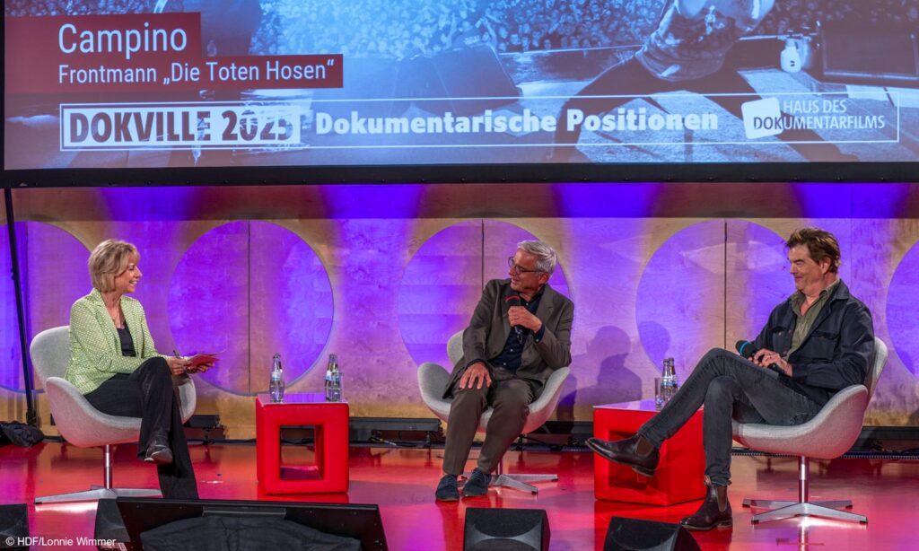 Birgitta Weber (Moderatorin), Thomas Strobl (stv. Ministerpräsident und Innenminister BW) und Campino (Frontmann der „Toten Hosen“)
